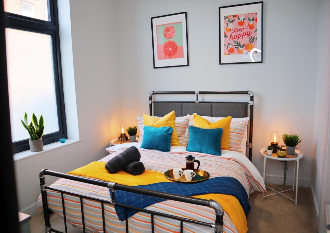 Trendy Urban Industrial Apartment - Great Location - Parking - Fast Wifi - Smart Tv - Beautiful 2 Double Bedroom Apartment Sleeps Up To 4! Bournemouth Exterior foto