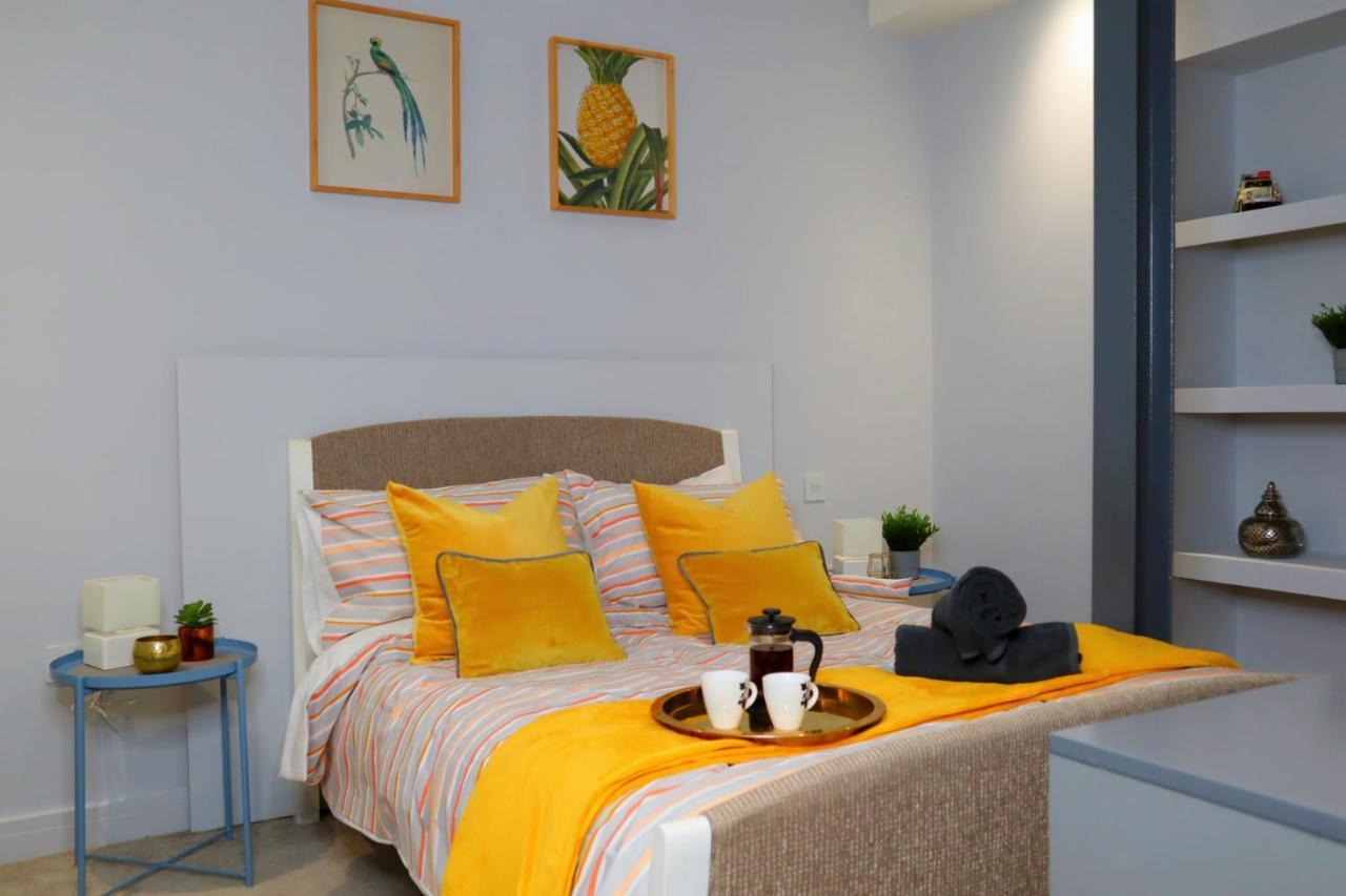 Trendy Urban Industrial Apartment - Great Location - Parking - Fast Wifi - Smart Tv - Beautiful 2 Double Bedroom Apartment Sleeps Up To 4! Bournemouth Exterior foto